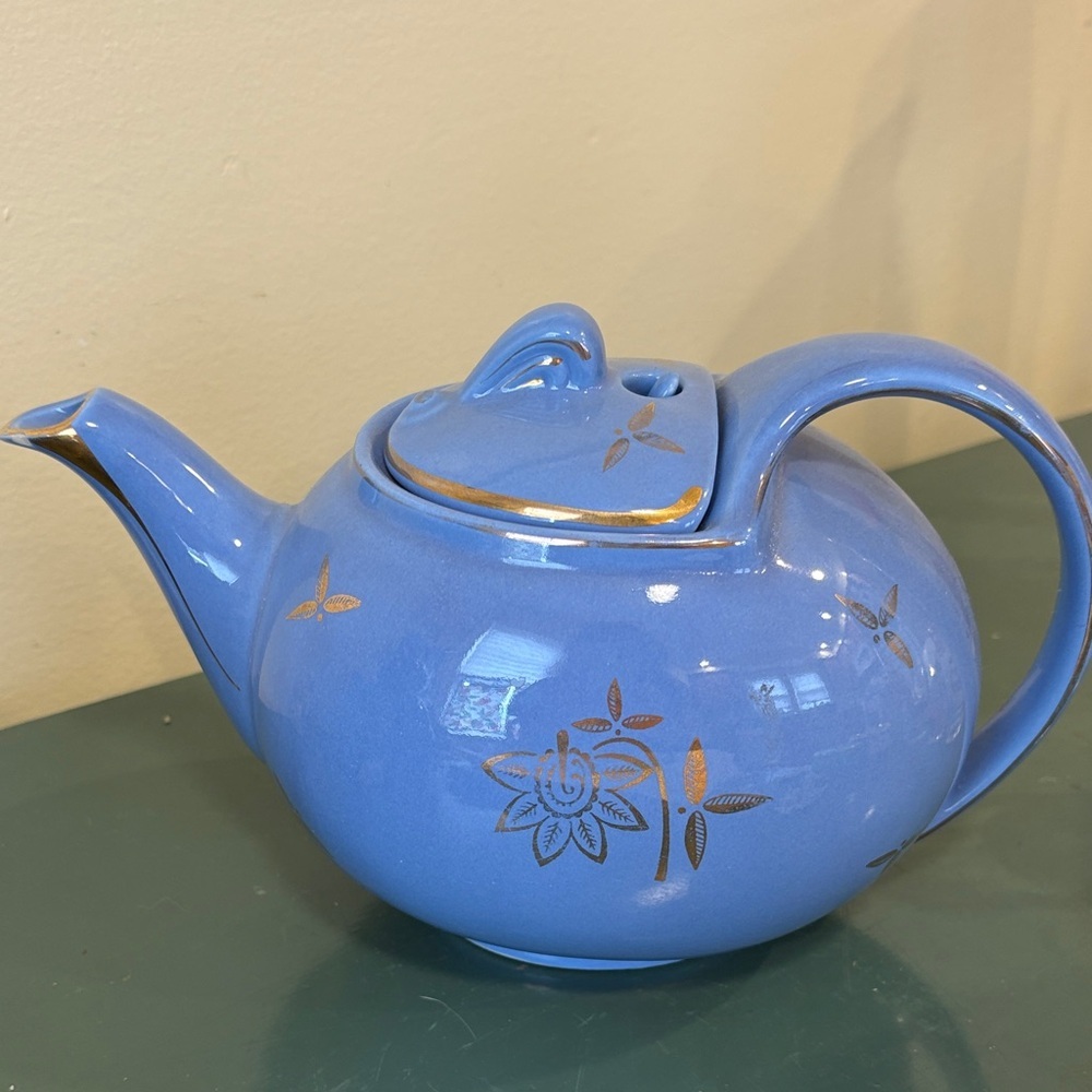 Vintage Hull China 6-cup Teapot in ‘Cadet Blue’ with Distinctive Hook Lid